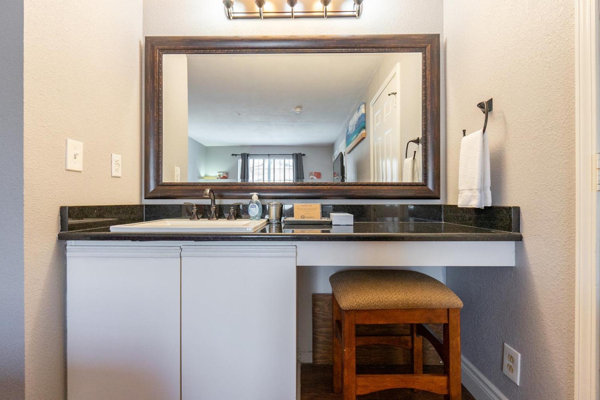 2Br Walk-In Condo - Near The 76 Strip - Free Wifi - Pool - Free Tickets Included - Clb-3 Μπράνσον Εξωτερικό φωτογραφία